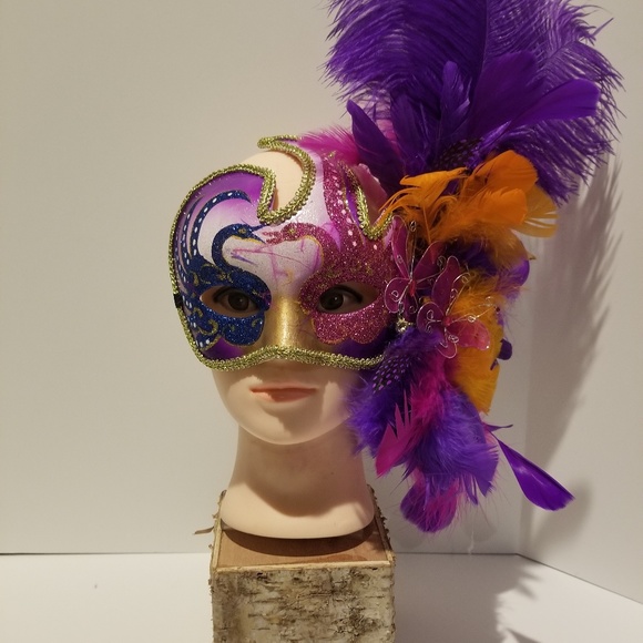 900 Mardi Gras Mask - Picture 1 of 1